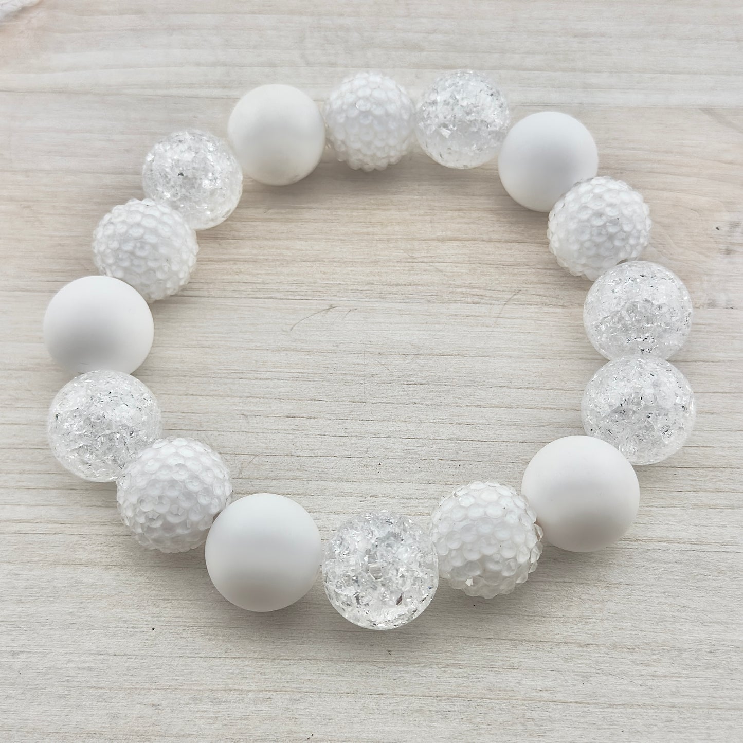 WHITE SNOW TRIO DOG NECKLACE